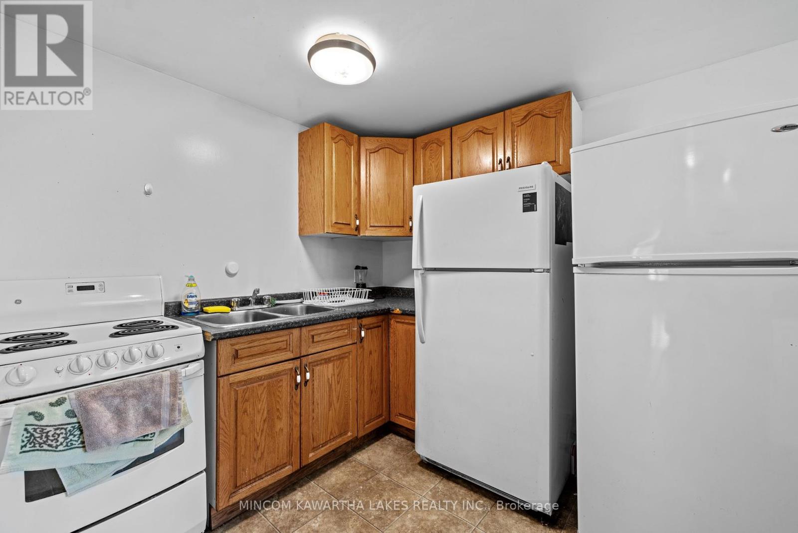 270 Sherbrooke Street, Peterborough Central (North), Ontario  K9J 2N6 - Photo 11 - X12120230