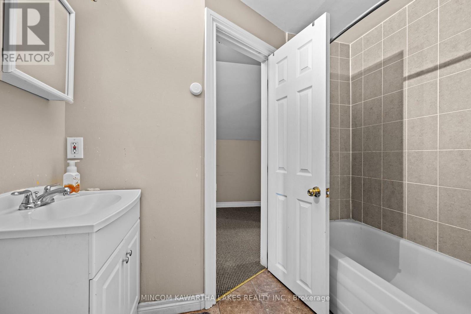 270 Sherbrooke Street, Peterborough Central (North), Ontario  K9J 2N6 - Photo 19 - X12120230