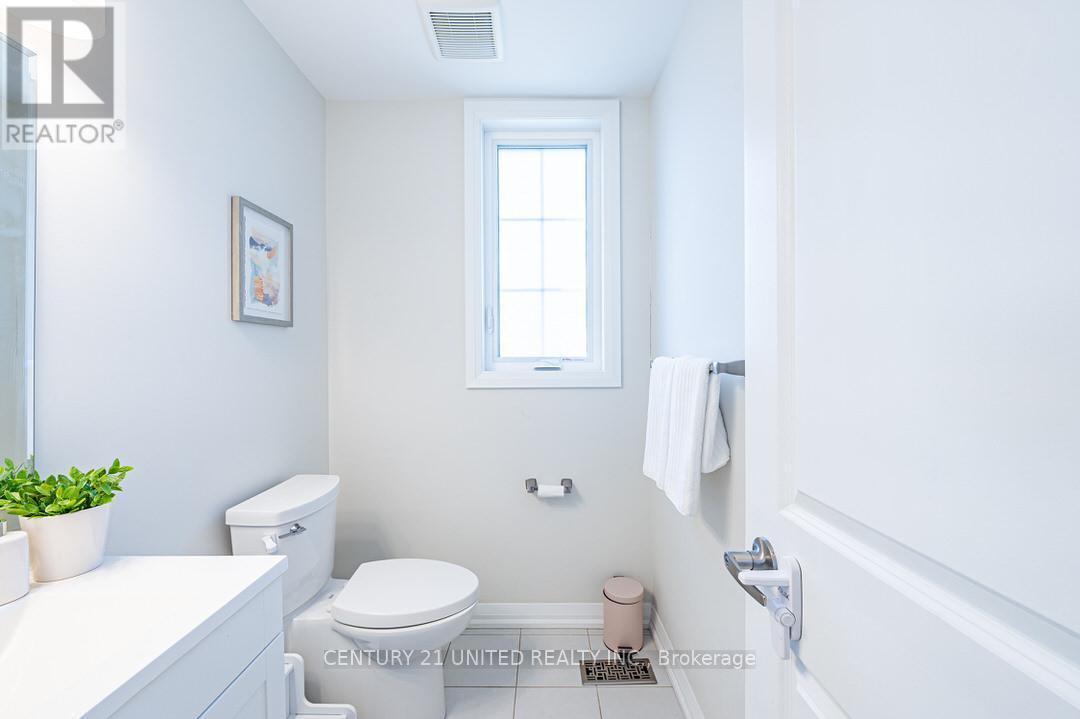 275 Noftall Gardens, Peterborough North (North), Ontario  K9H 0H9 - Photo 6 - X12120627