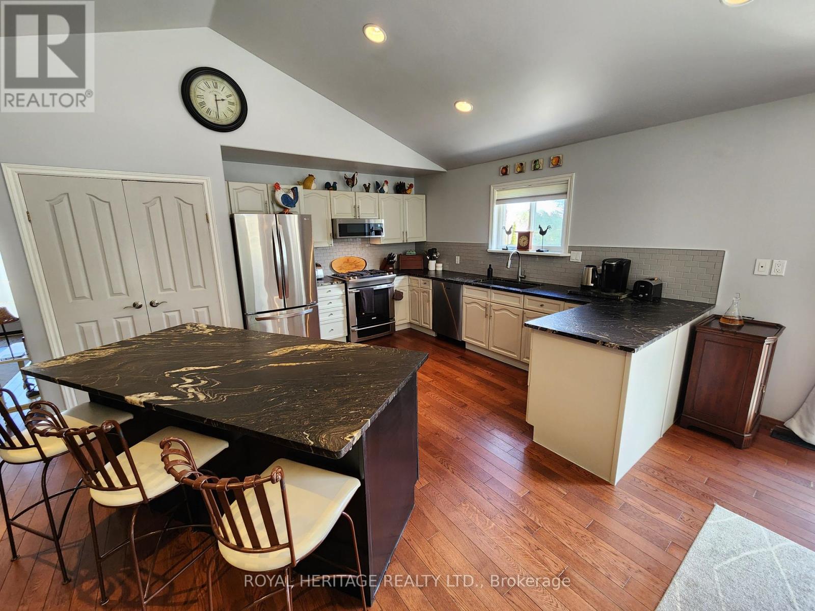 8188 Woodland Avenue, Port Hope (Garden Hill), Ontario  L0A 1B0 - Photo 3 - X12121321