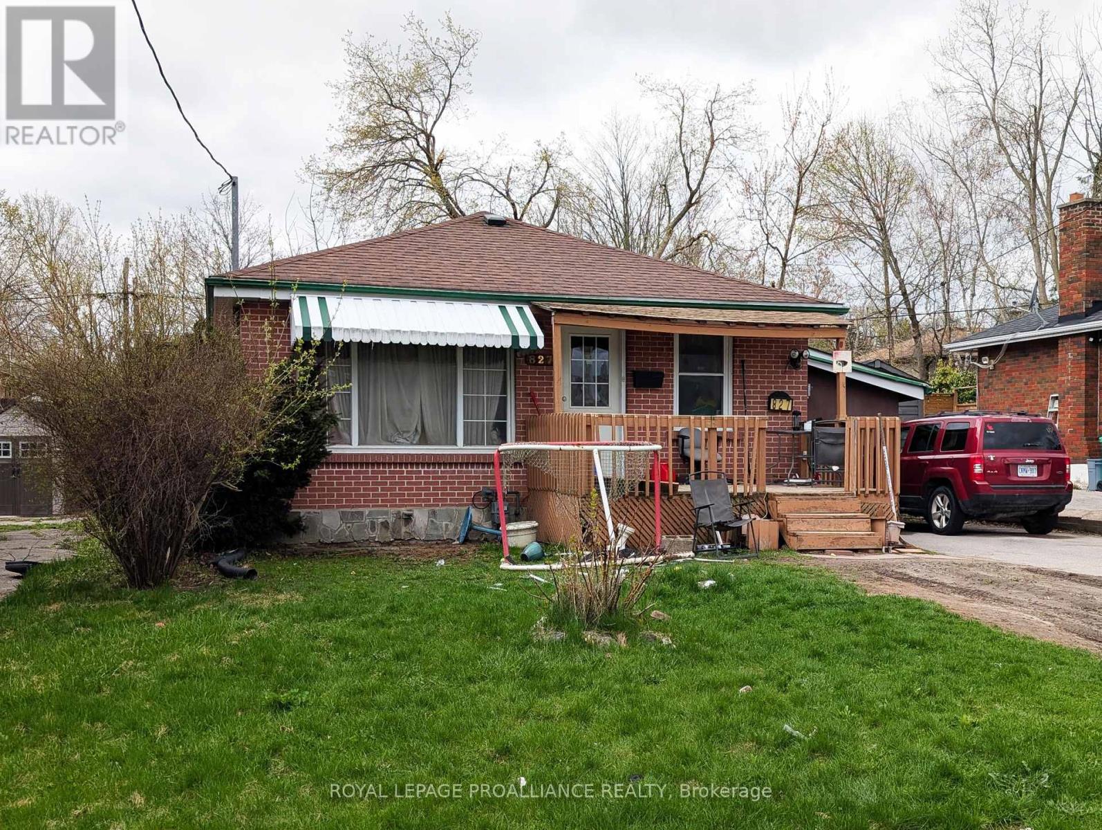 827 Brookdale Crescent, Peterborough (Northcrest), Ontario  K9H 6A5 - Photo 2 - X12121877