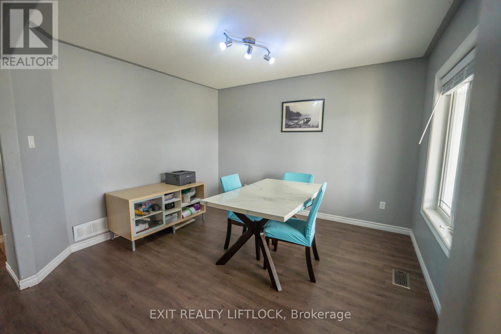 497 Settlers Ridge, Peterborough North (North), Ontario  K9L 2A6 - Photo 5 - X12123530