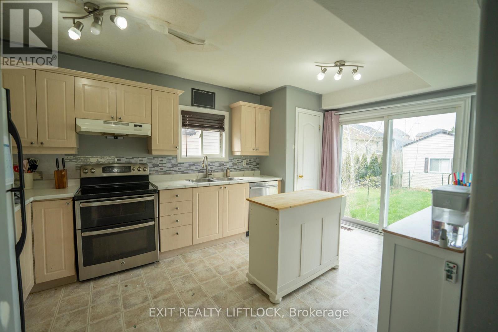 497 Settlers Ridge, Peterborough North (North), Ontario  K9L 2A6 - Photo 6 - X12123530