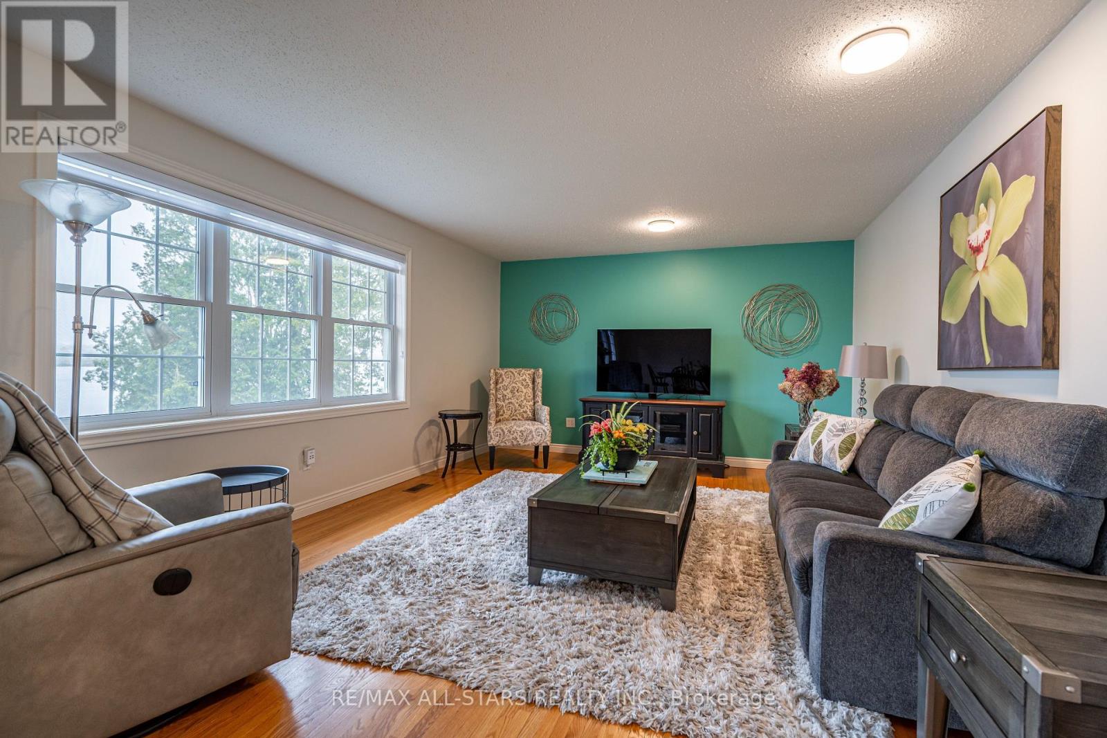 308 Fife Avenue, Smith-Ennismore-Lakefield, Ontario  K9J 0C6 - Photo 10 - X12123699