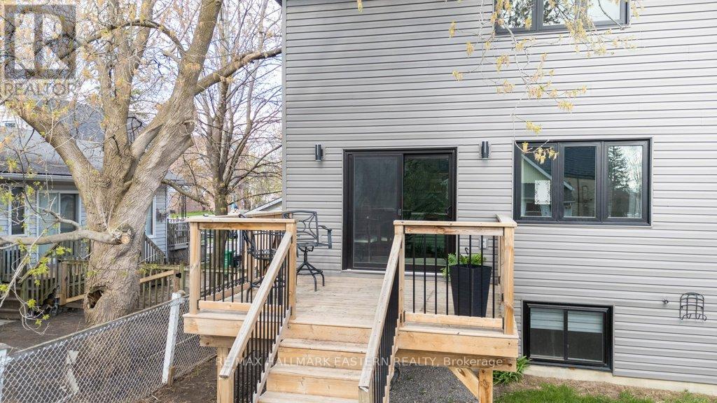 735 Jane Street, Peterborough South (West), Ontario  K9J 3A7 - Photo 4 - X12123937