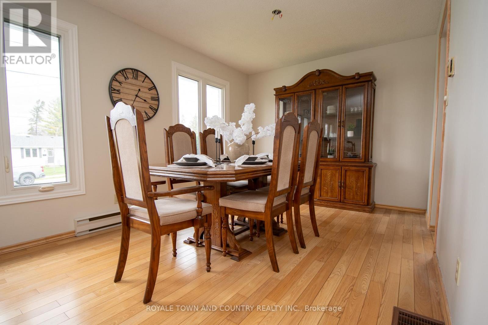27 Hillside Drive, Kawartha Lakes (Lindsay), Ontario  K9V 1A3 - Photo 10 - X12124270