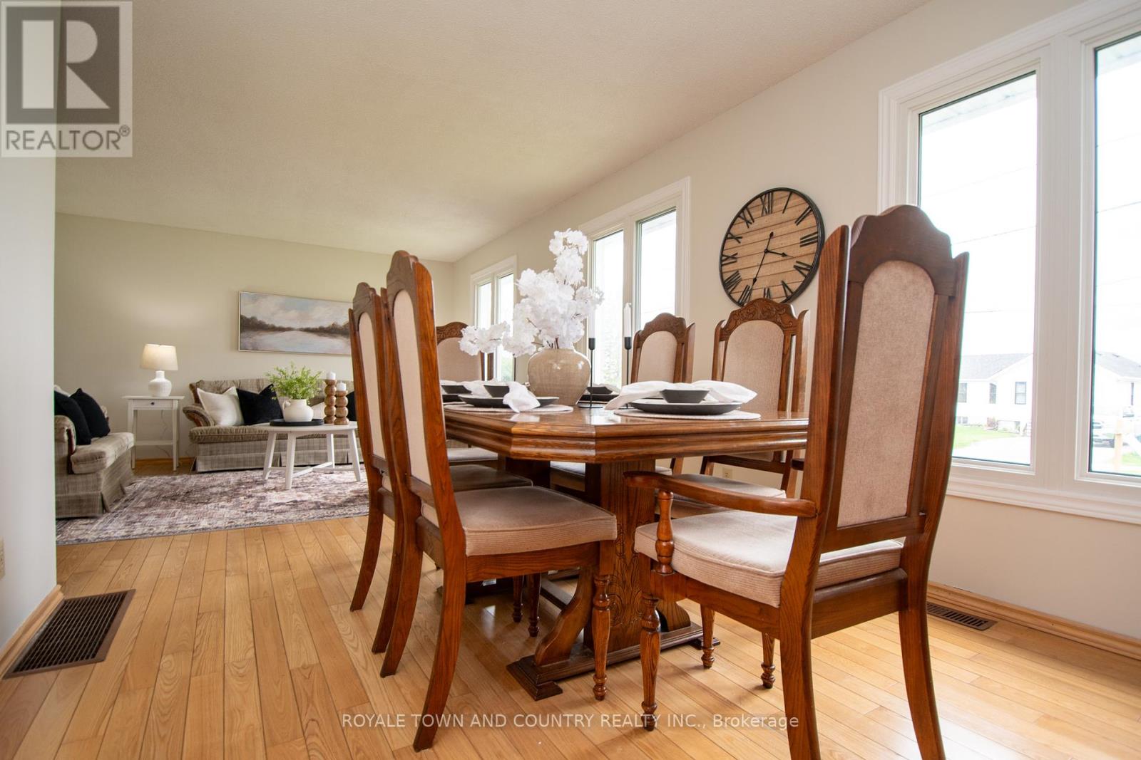 27 Hillside Drive, Kawartha Lakes (Lindsay), Ontario  K9V 1A3 - Photo 11 - X12124270