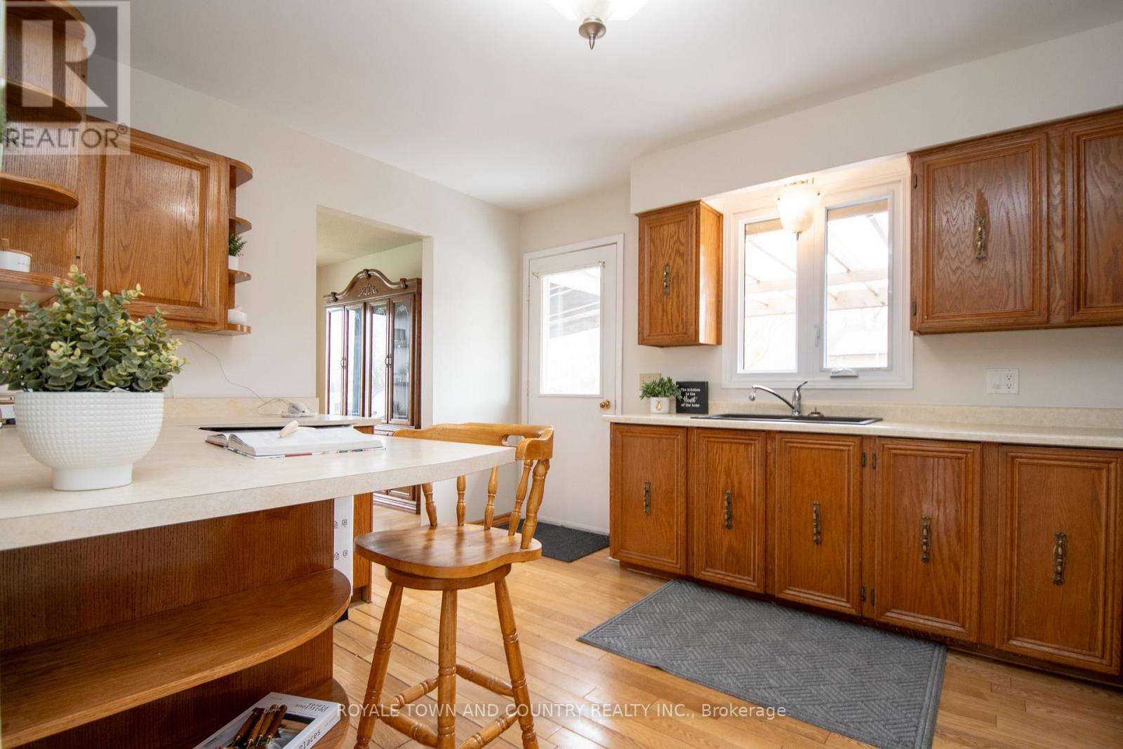 27 Hillside Drive, Kawartha Lakes (Lindsay), Ontario  K9V 1A3 - Photo 14 - X12124270