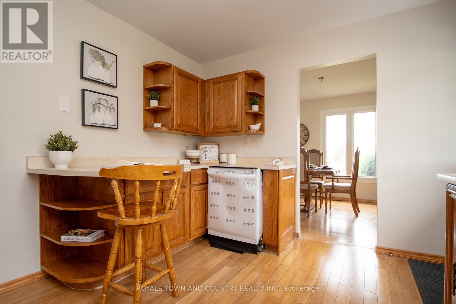 27 Hillside Drive, Kawartha Lakes (Lindsay), Ontario  K9V 1A3 - Photo 15 - X12124270