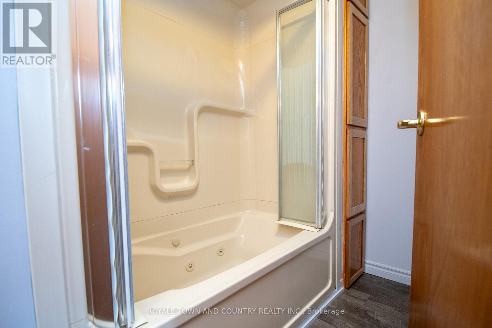 27 Hillside Drive, Kawartha Lakes (Lindsay), Ontario  K9V 1A3 - Photo 30 - X12124270