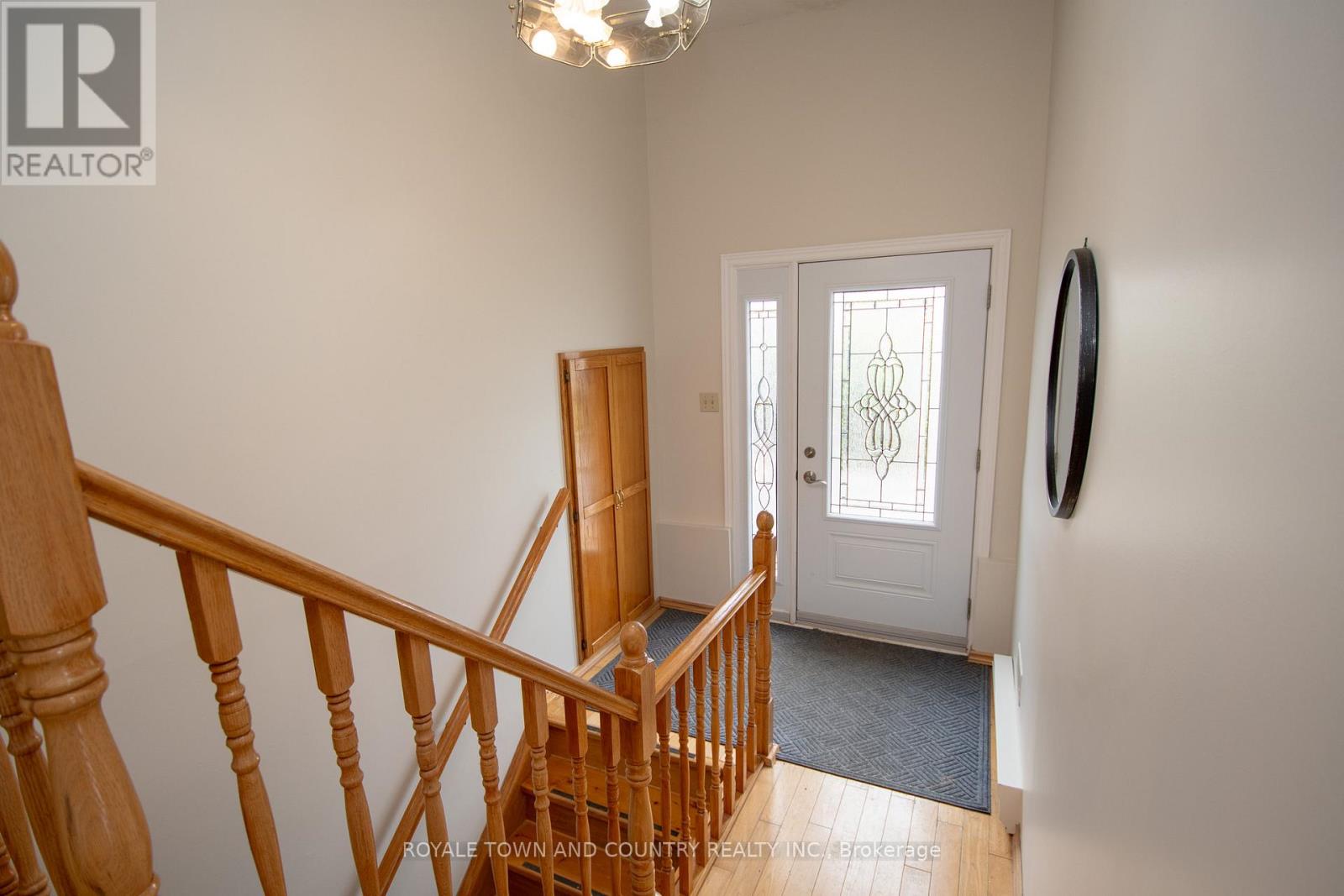 27 Hillside Drive, Kawartha Lakes (Lindsay), Ontario  K9V 1A3 - Photo 5 - X12124270