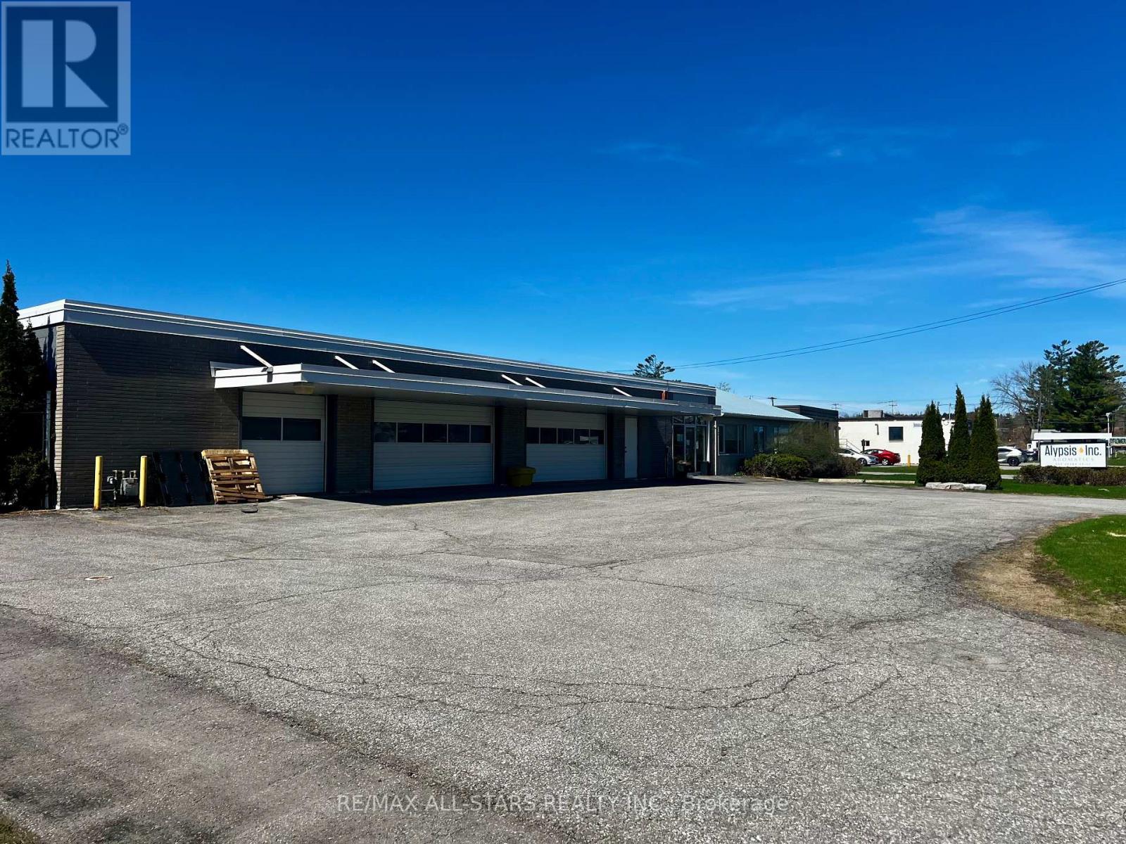 686 Crown Drive, Peterborough South (West), Ontario  K9J 6W1 - Photo 2 - X12124280