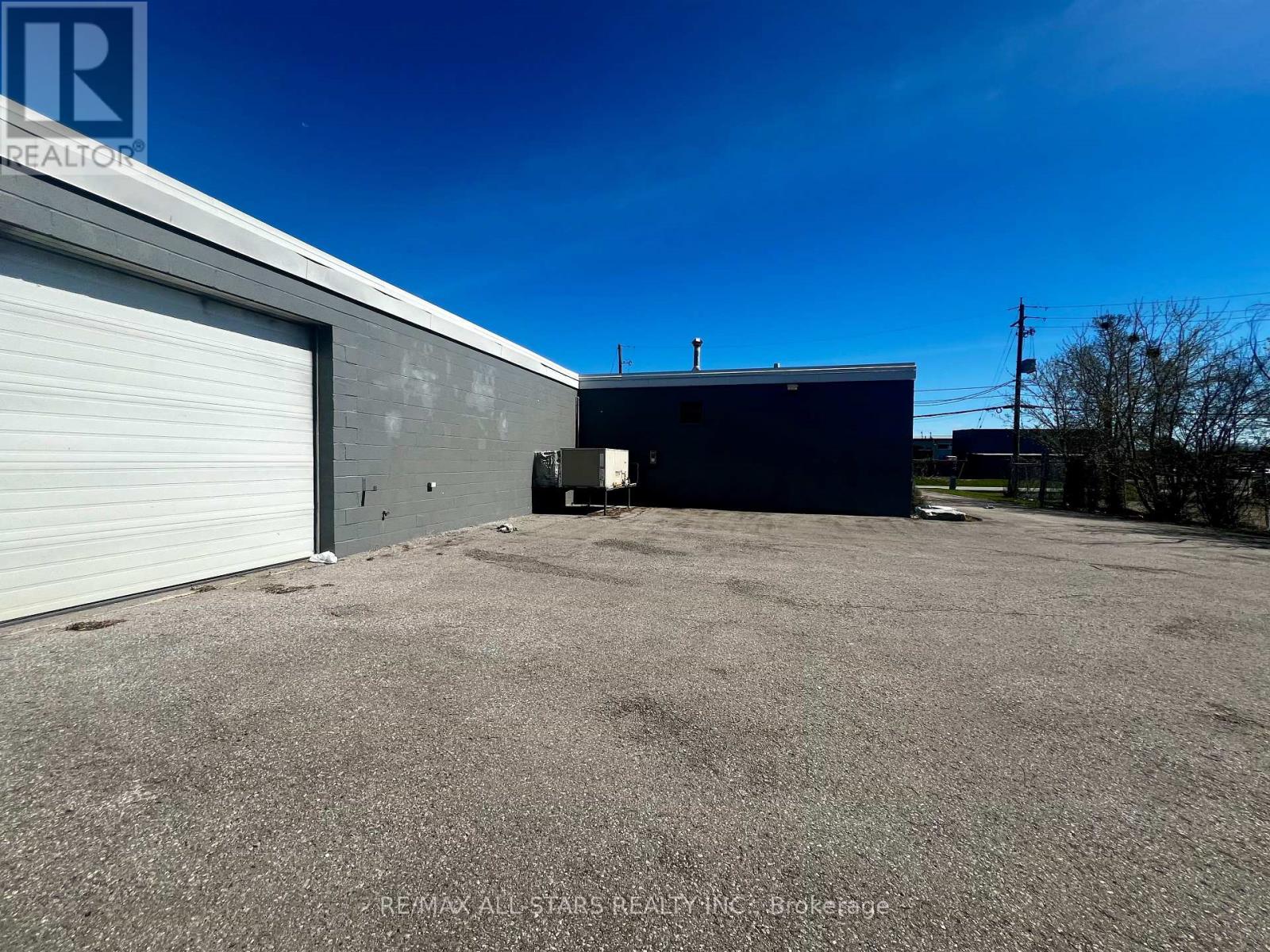 686 Crown Drive, Peterborough South (West), Ontario  K9J 6W1 - Photo 6 - X12124280