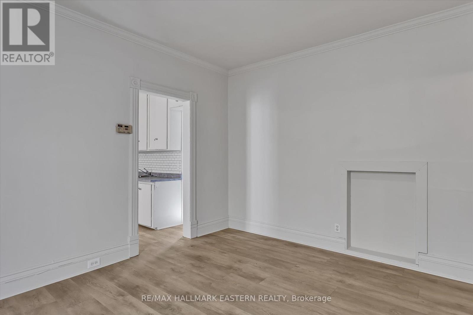 299 Mcdonnel Street, Peterborough (Downtown), Ontario  K9H 2W6 - Photo 12 - X12124956
