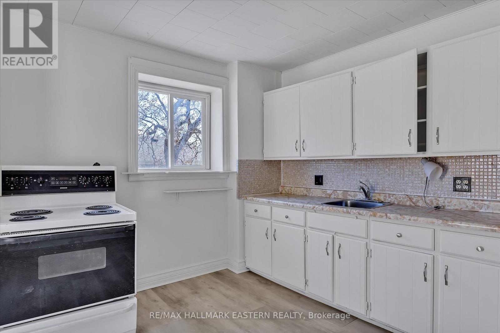 299 Mcdonnel Street, Peterborough (Downtown), Ontario  K9H 2W6 - Photo 26 - X12124956