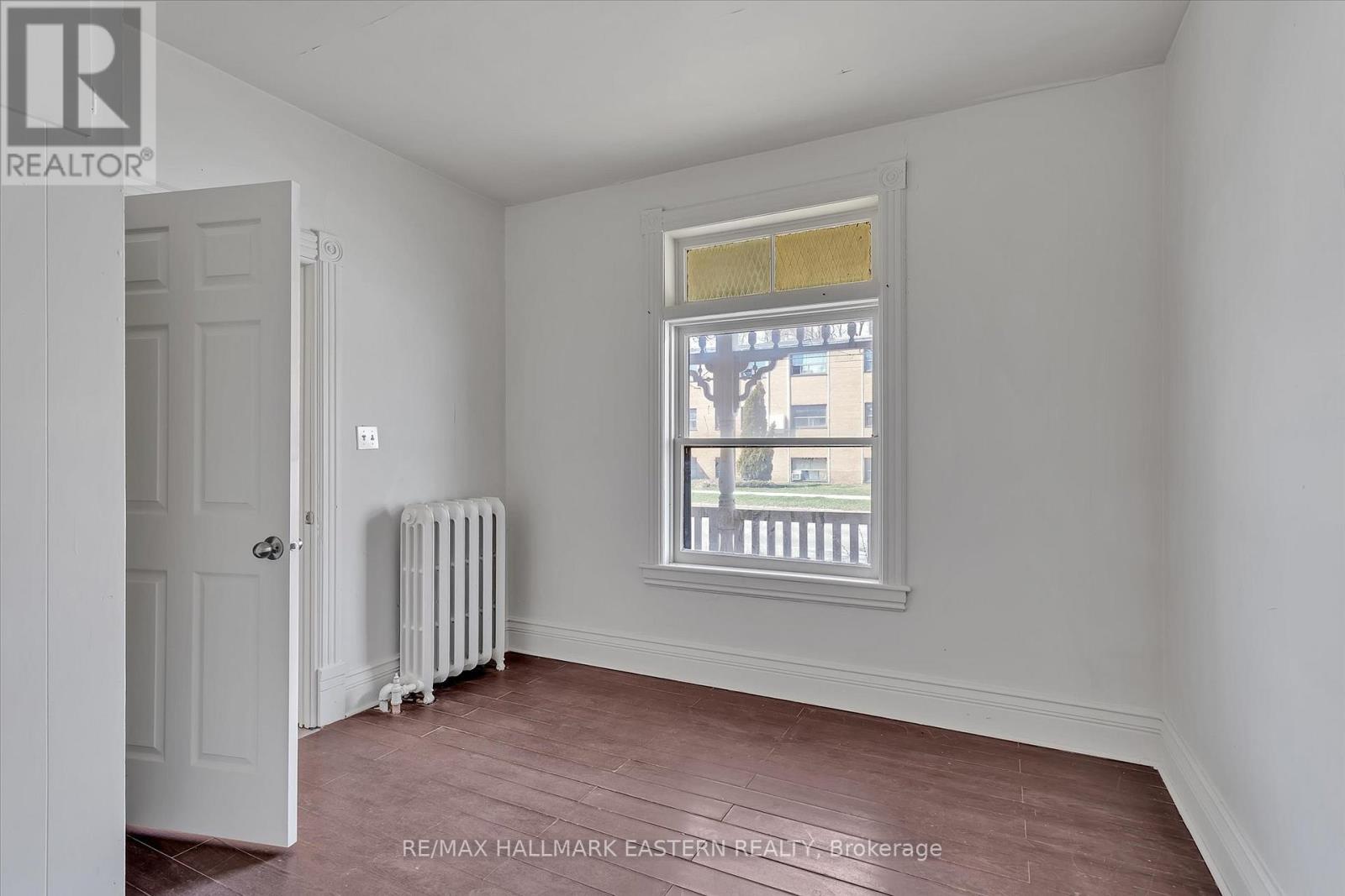299 Mcdonnel Street, Peterborough (Downtown), Ontario  K9H 2W6 - Photo 7 - X12124956
