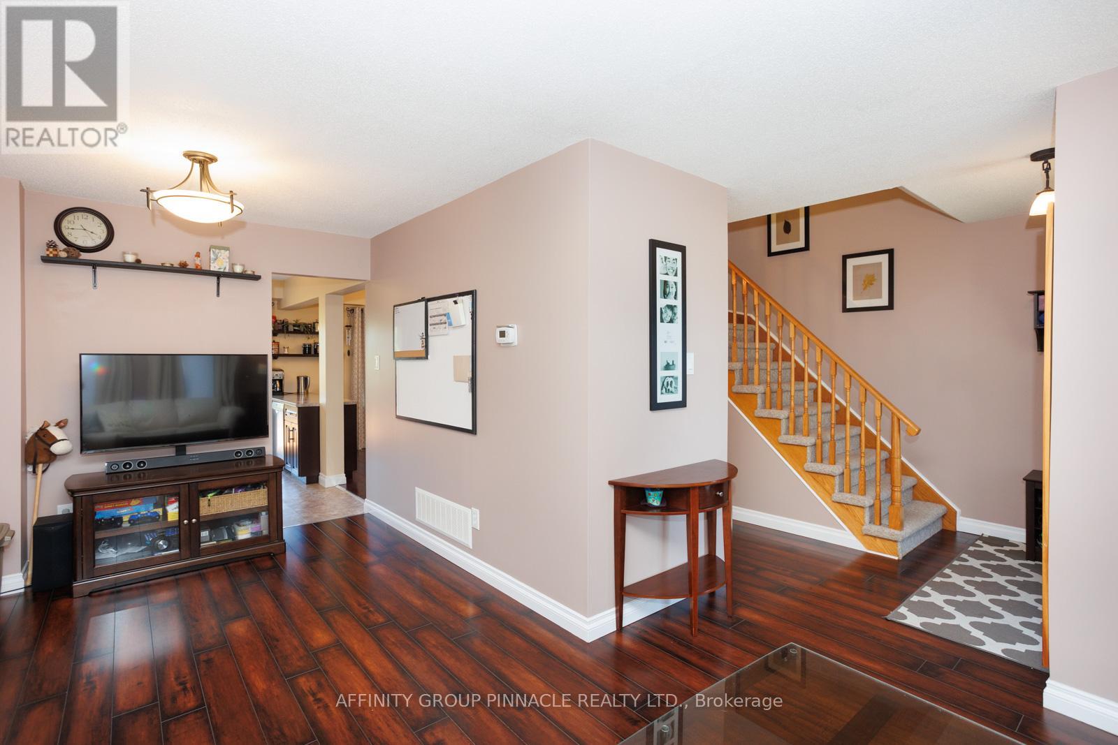 257 St Joseph Road, Kawartha Lakes (Lindsay), Ontario  K9V 6E3 - Photo 11 - X12125153