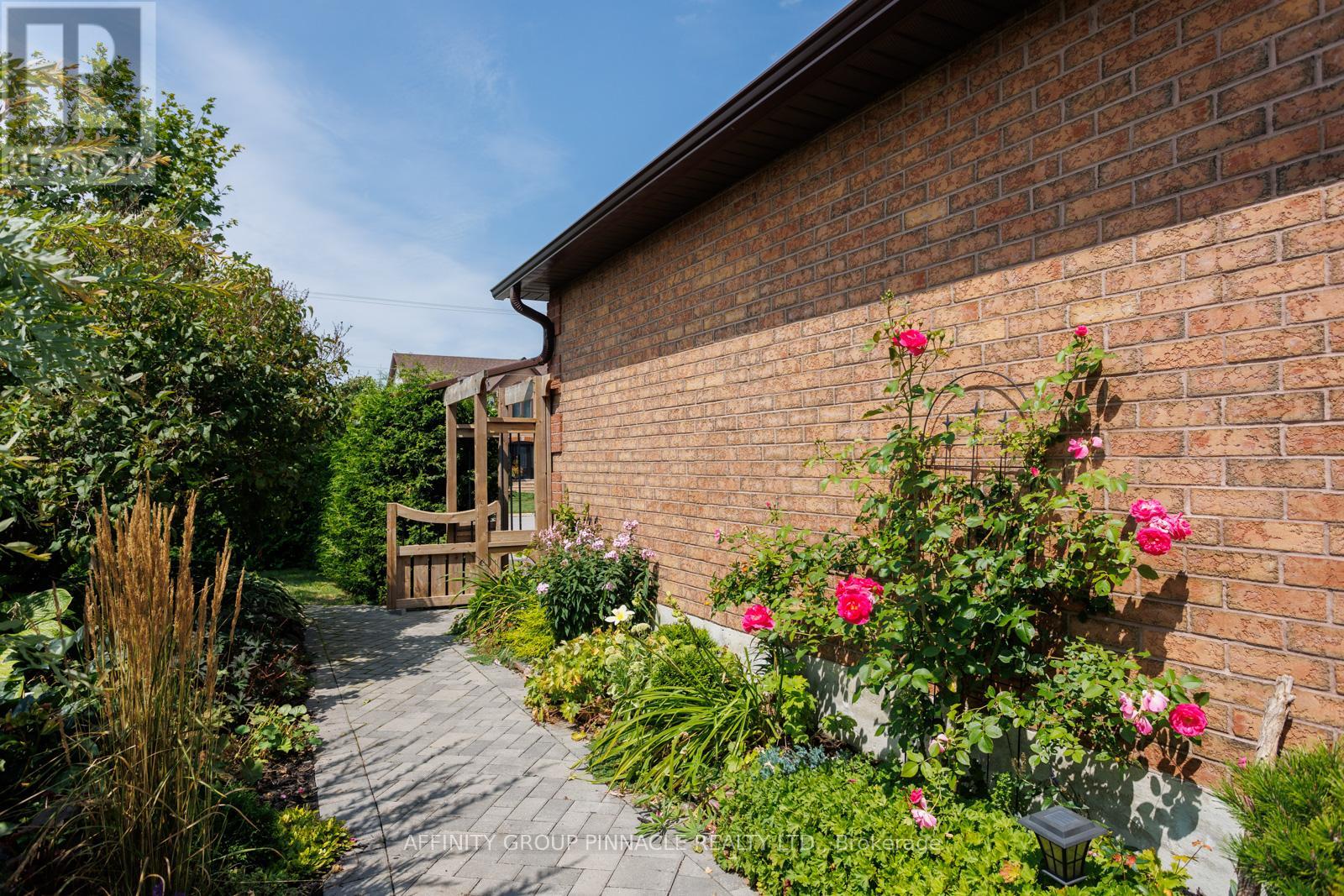 257 St Joseph Road, Kawartha Lakes (Lindsay), Ontario  K9V 6E3 - Photo 37 - X12125153