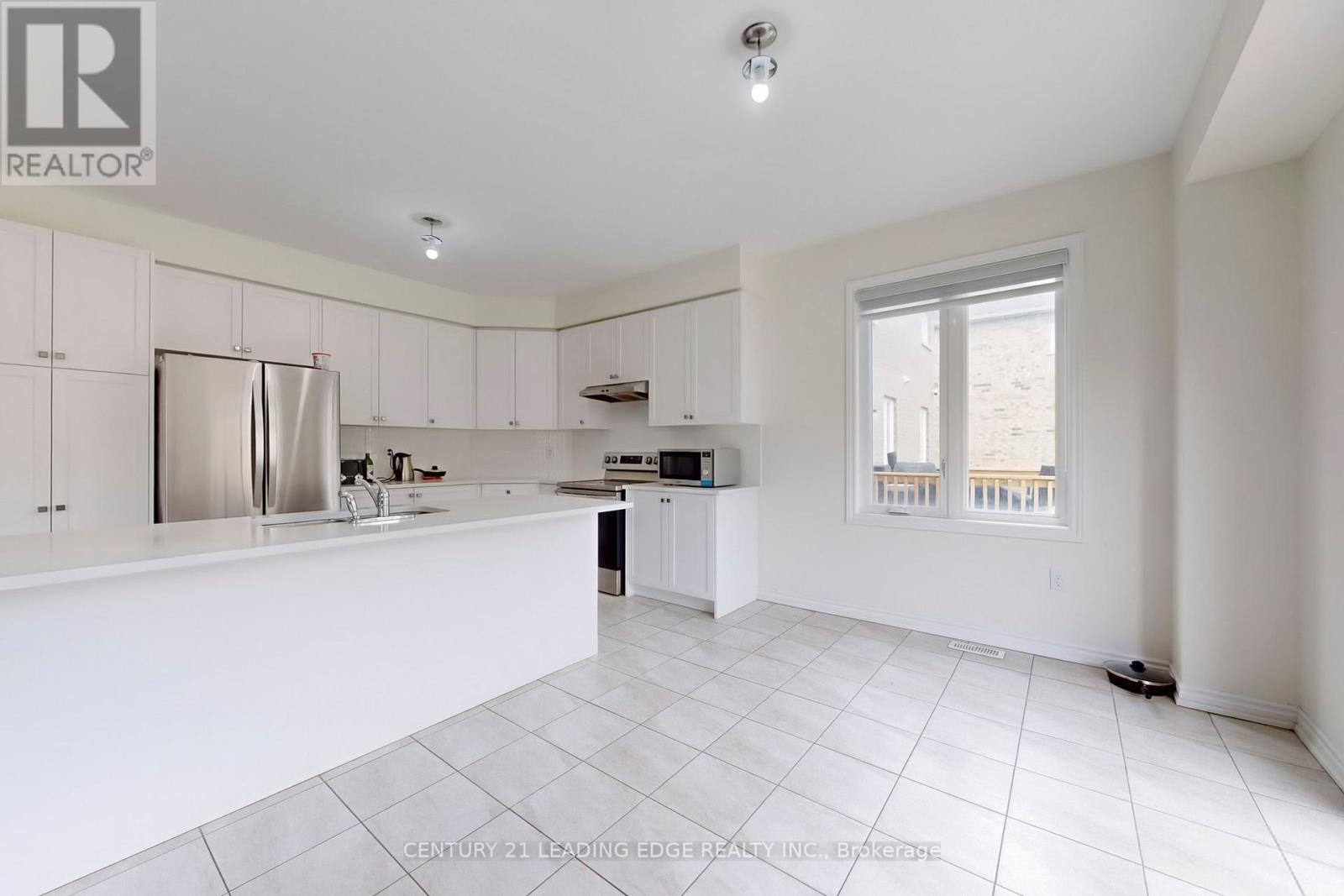 630 Lemay Grove, Peterborough North (North), Ontario  K9K 0G9 - Photo 14 - X12125084