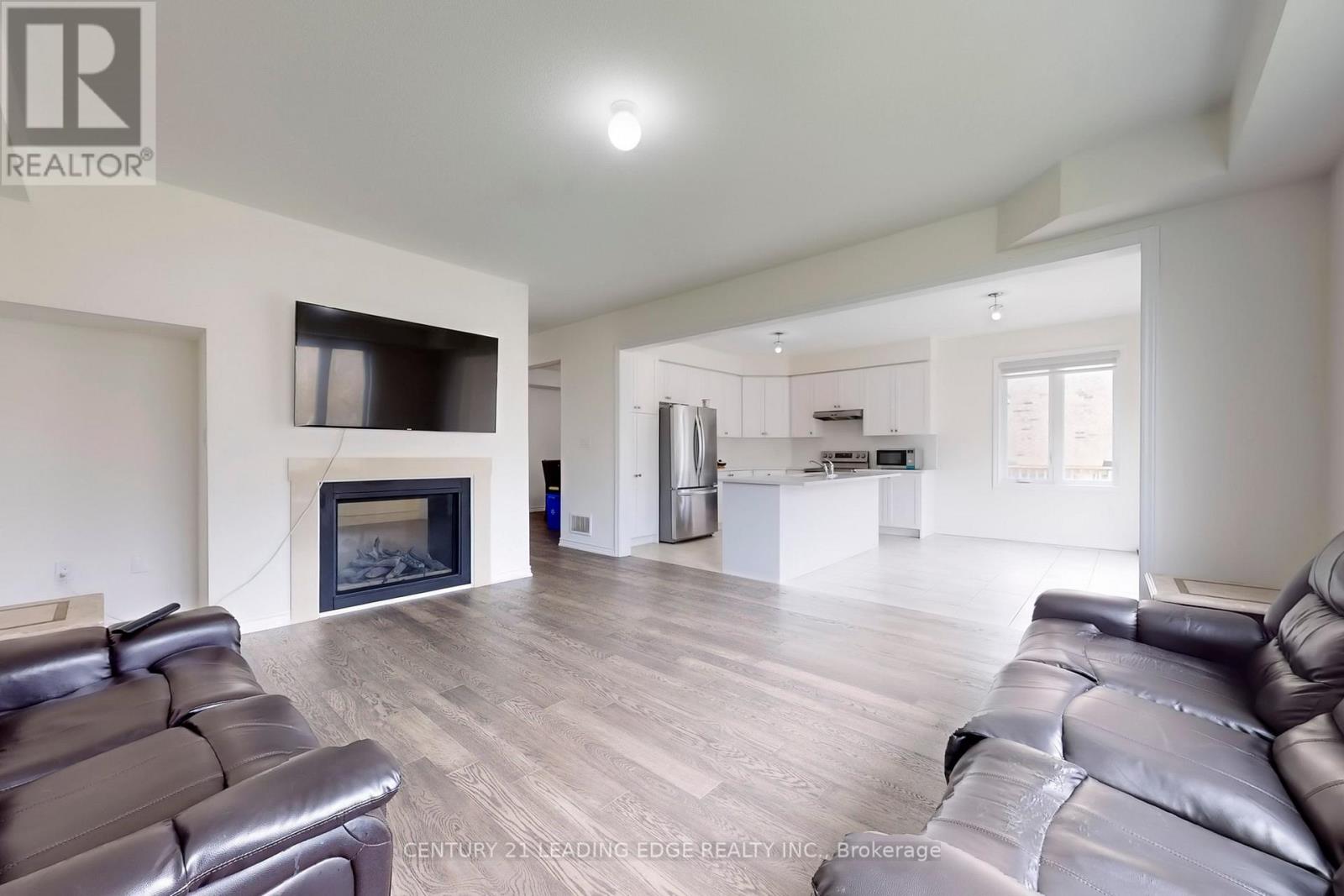 630 Lemay Grove, Peterborough North (North), Ontario  K9K 0G9 - Photo 8 - X12125084