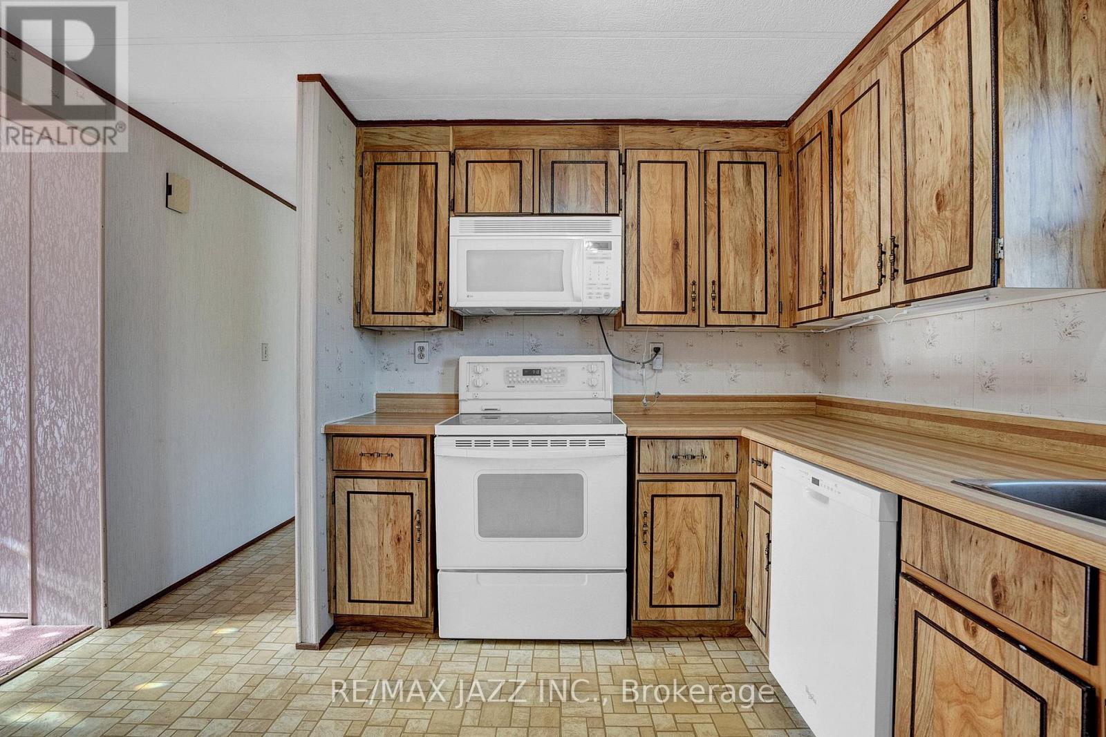 7 Fenelon Way, Kawartha Lakes (Fenelon), Ontario  K9V 0H5 - Photo 12 - X12125519
