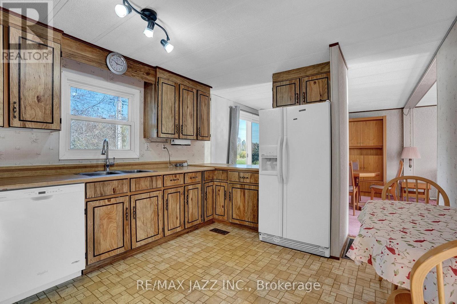 7 Fenelon Way, Kawartha Lakes (Fenelon), Ontario  K9V 0H5 - Photo 13 - X12125519