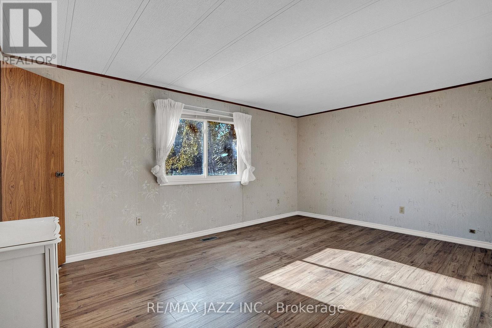 7 Fenelon Way, Kawartha Lakes (Fenelon), Ontario  K9V 0H5 - Photo 19 - X12125519