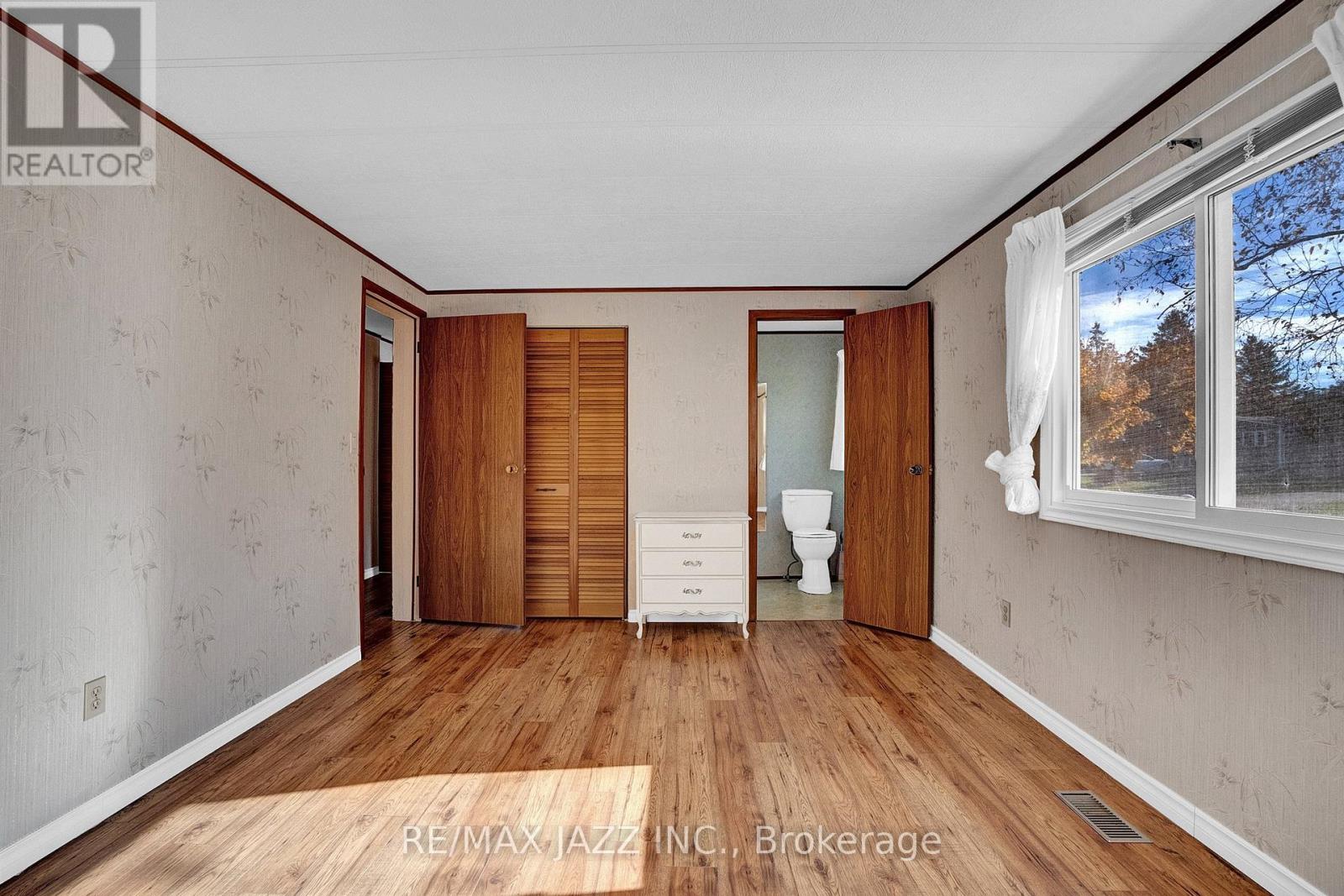 7 Fenelon Way, Kawartha Lakes (Fenelon), Ontario  K9V 0H5 - Photo 21 - X12125519