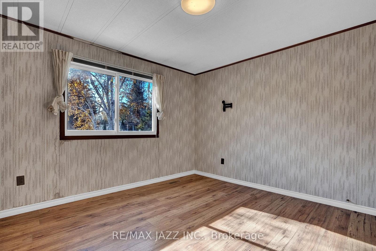 7 Fenelon Way, Kawartha Lakes (Fenelon), Ontario  K9V 0H5 - Photo 24 - X12125519