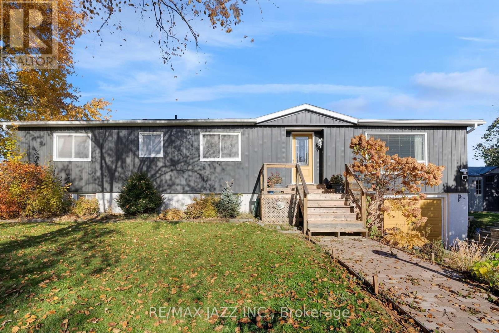 7 Fenelon Way, Kawartha Lakes (Fenelon), Ontario  K9V 0H5 - Photo 4 - X12125519