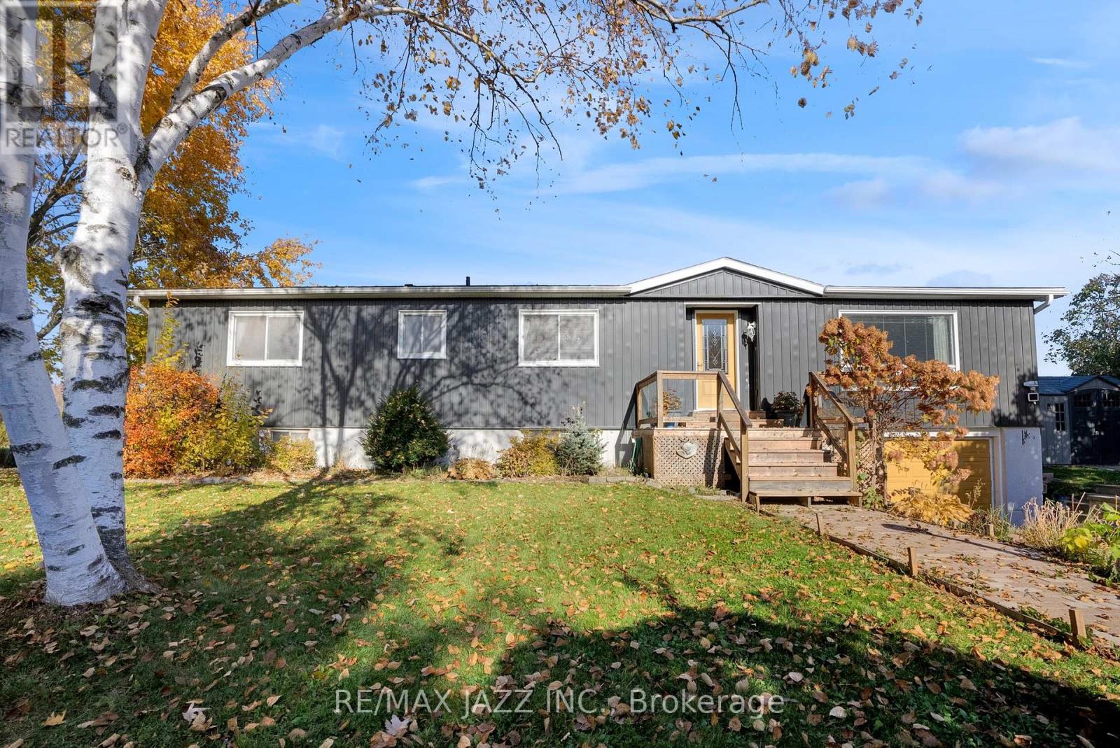 7 Fenelon Way, Kawartha Lakes (Fenelon), Ontario  K9V 0H5 - Photo 5 - X12125519
