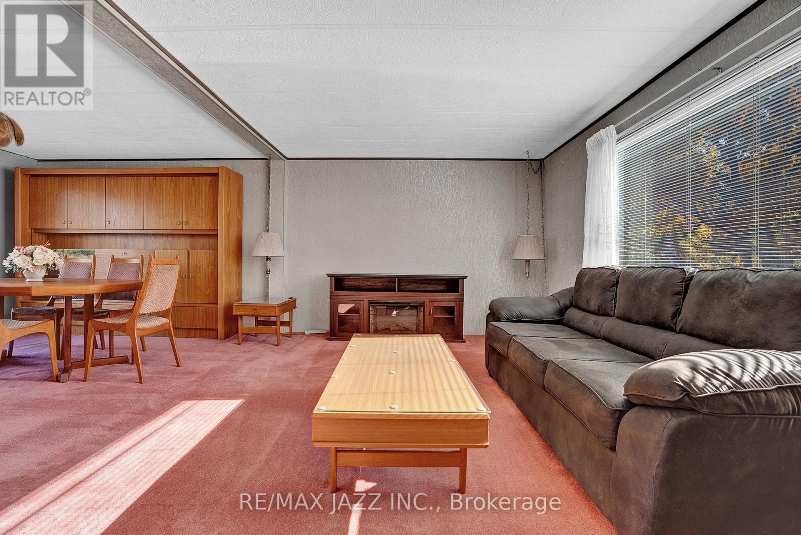 7 Fenelon Way, Kawartha Lakes (Fenelon), Ontario  K9V 0H5 - Photo 6 - X12125519