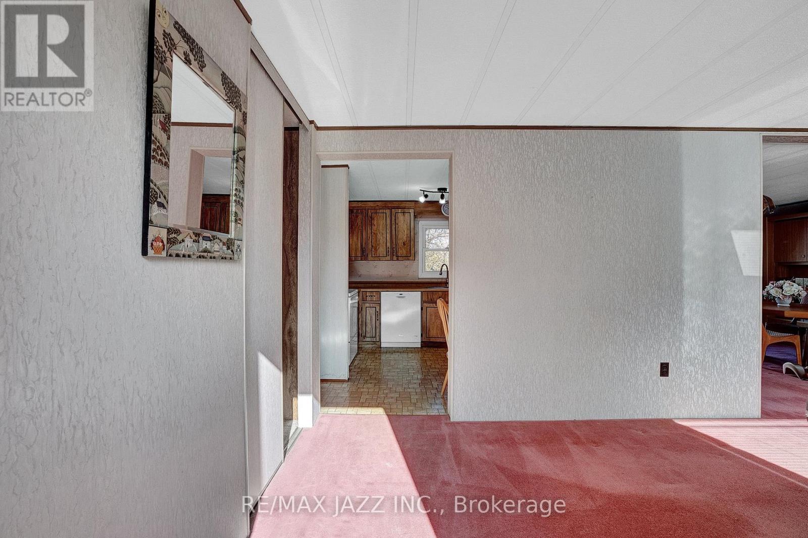 7 Fenelon Way, Kawartha Lakes (Fenelon), Ontario  K9V 0H5 - Photo 8 - X12125519