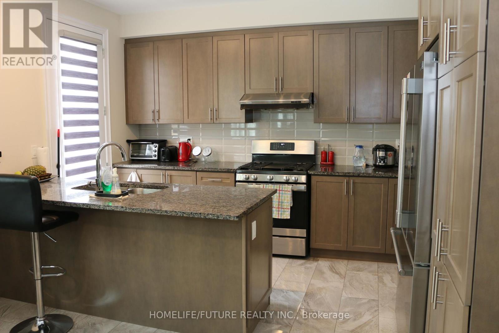 80 Grady Drive, Clarington (Newcastle), Ontario  L1B 0C6 - Photo 2 - E12125761