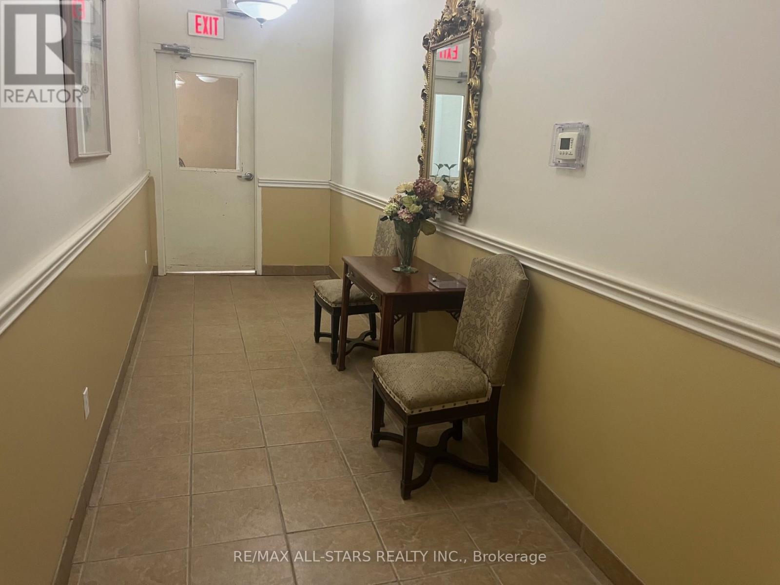 Unit 5 - 17 William Street N, Kawartha Lakes (Lindsay), Ontario  K9V 3Z9 - Photo 3 - X12126355