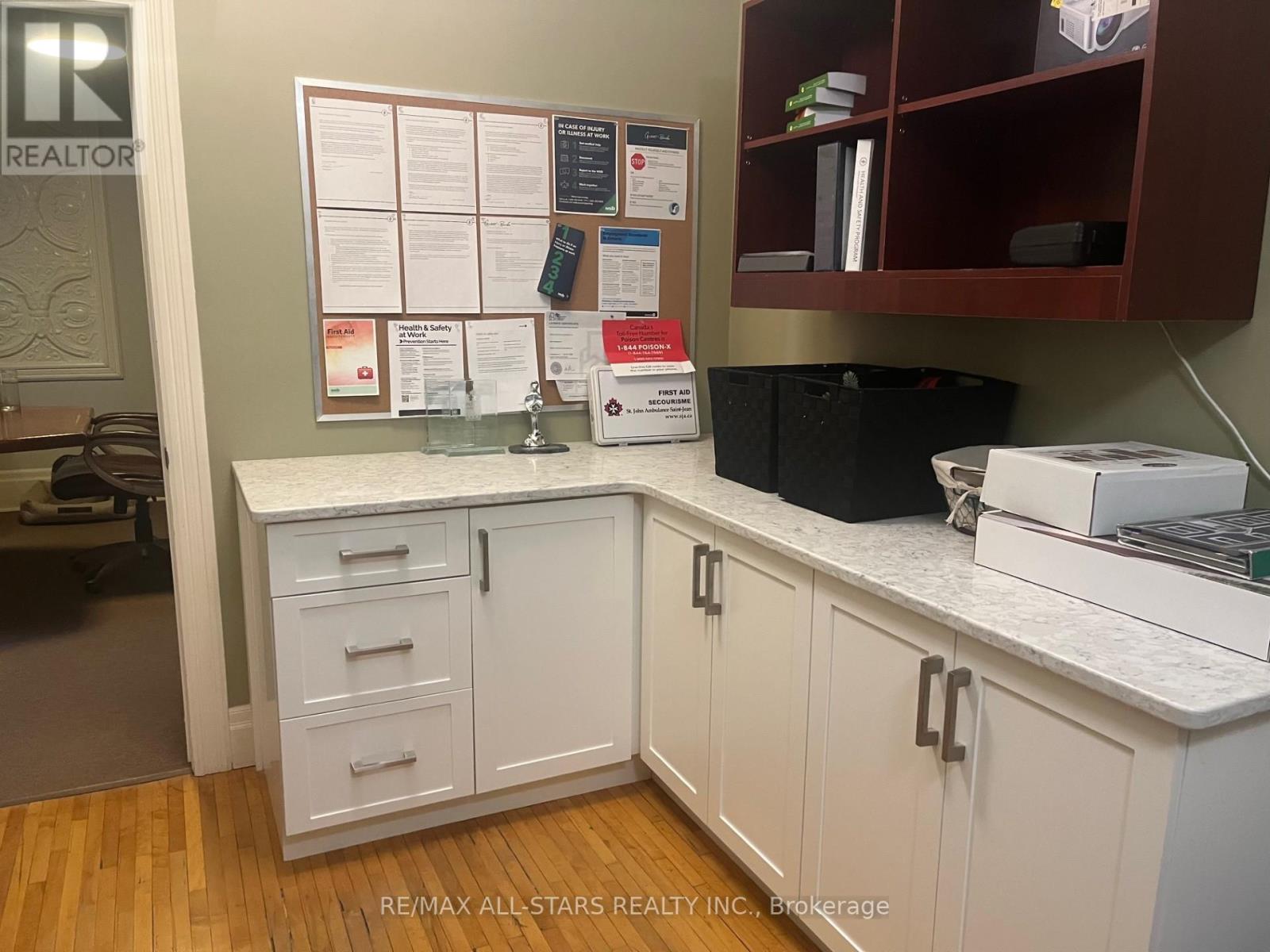 Unit 5 - 17 William Street N, Kawartha Lakes (Lindsay), Ontario  K9V 3Z9 - Photo 6 - X12126355