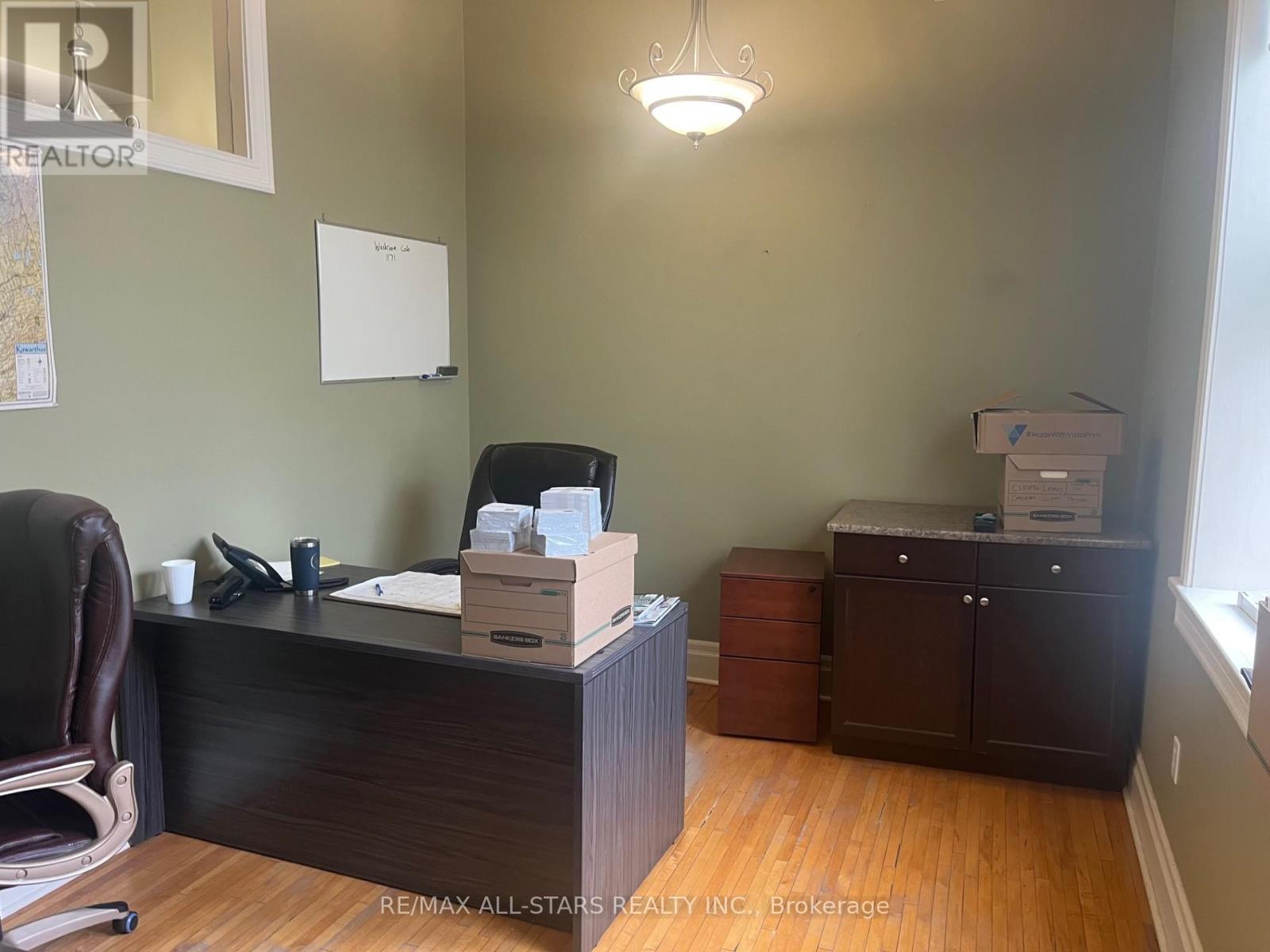 Unit 5 - 17 William Street N, Kawartha Lakes (Lindsay), Ontario  K9V 3Z9 - Photo 8 - X12126355