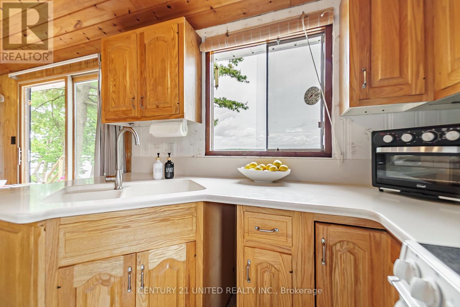 37 Lakeshore Road, Hiawatha First Nation, Ontario  K0L 2G0 - Photo 10 - X12126584