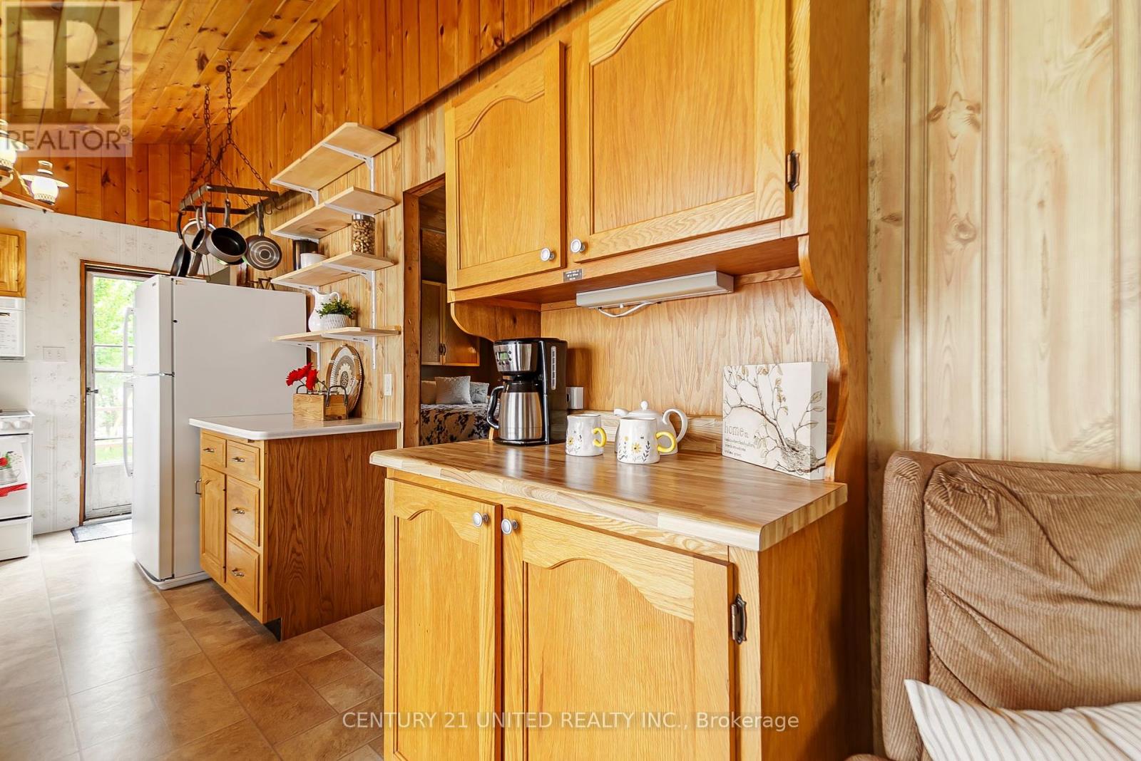 37 Lakeshore Road, Hiawatha First Nation, Ontario  K0L 2G0 - Photo 13 - X12126584
