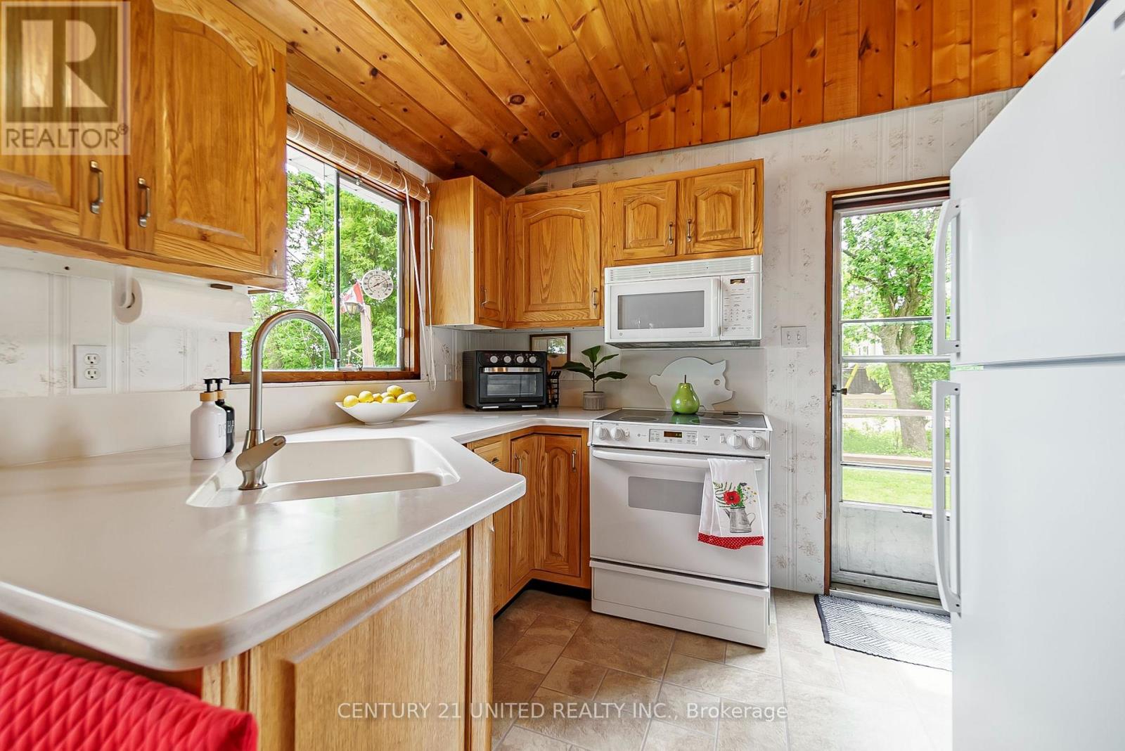 37 Lakeshore Road, Hiawatha First Nation, Ontario  K0L 2G0 - Photo 9 - X12126584