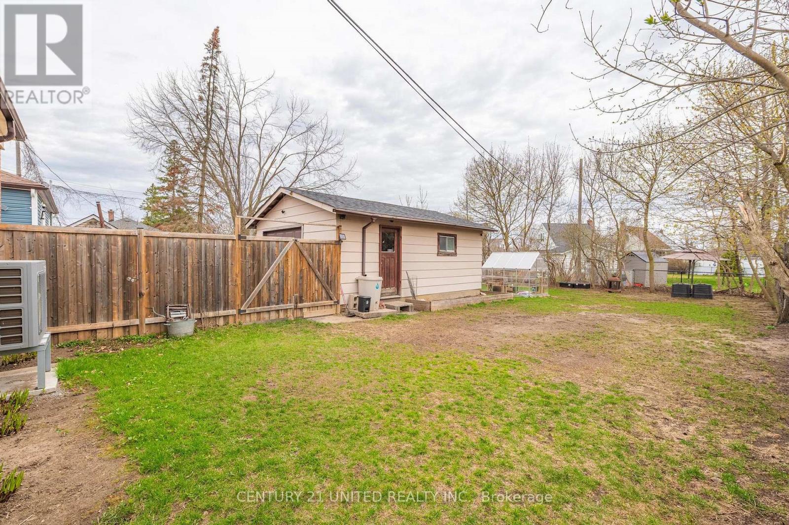 654 Monaghan Road, Peterborough South (West), Ontario  K9J 5J4 - Photo 12 - X12126633
