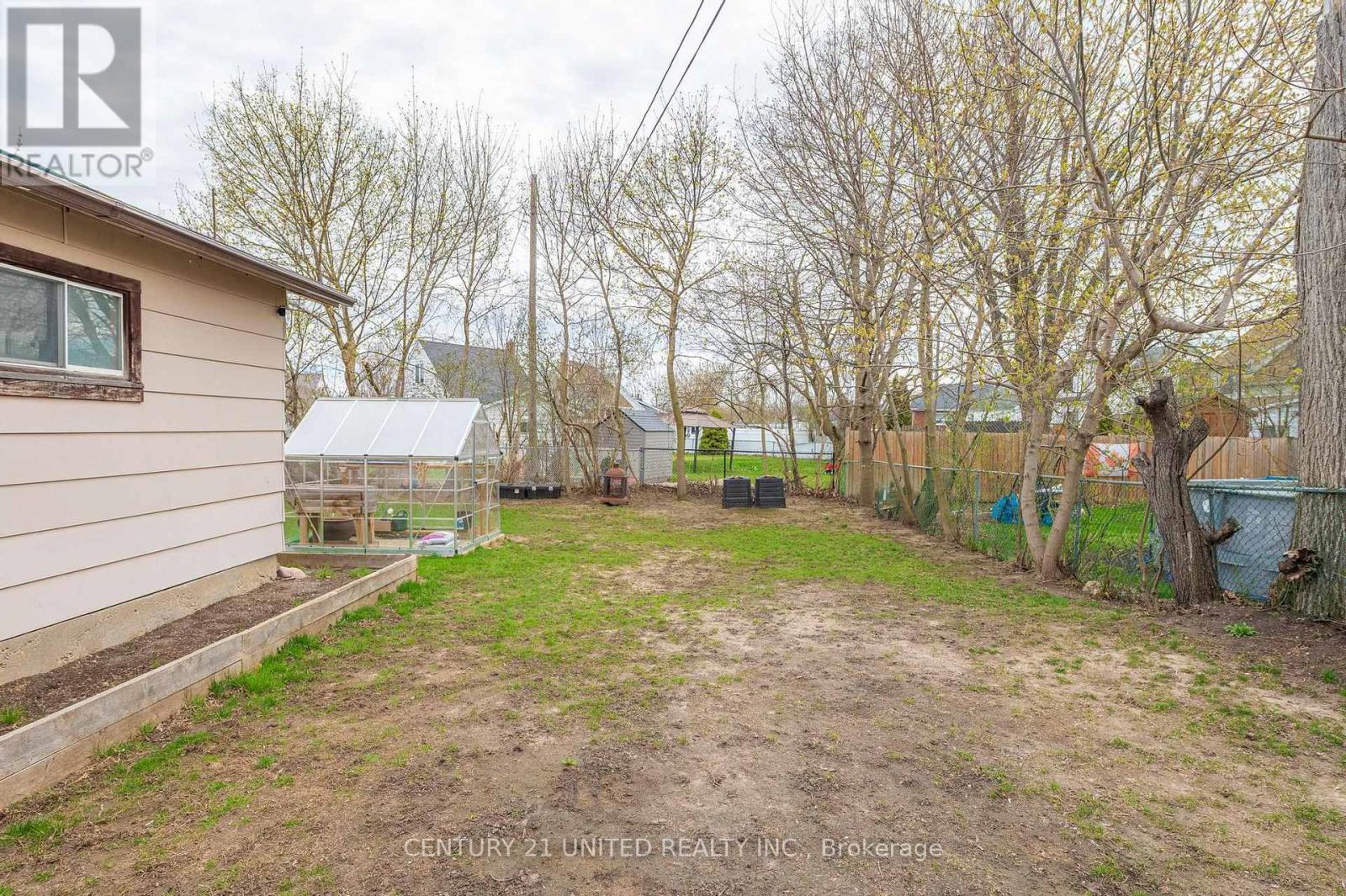 654 Monaghan Road, Peterborough South (West), Ontario  K9J 5J4 - Photo 13 - X12126633