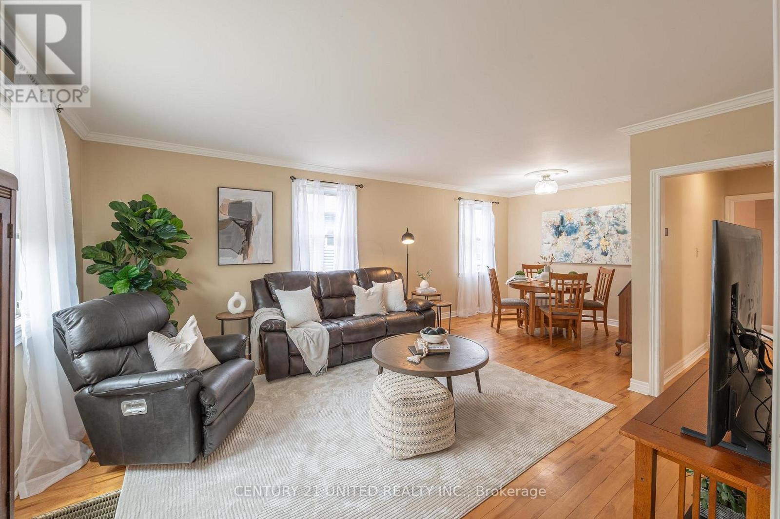 654 Monaghan Road, Peterborough South (West), Ontario  K9J 5J4 - Photo 2 - X12126633