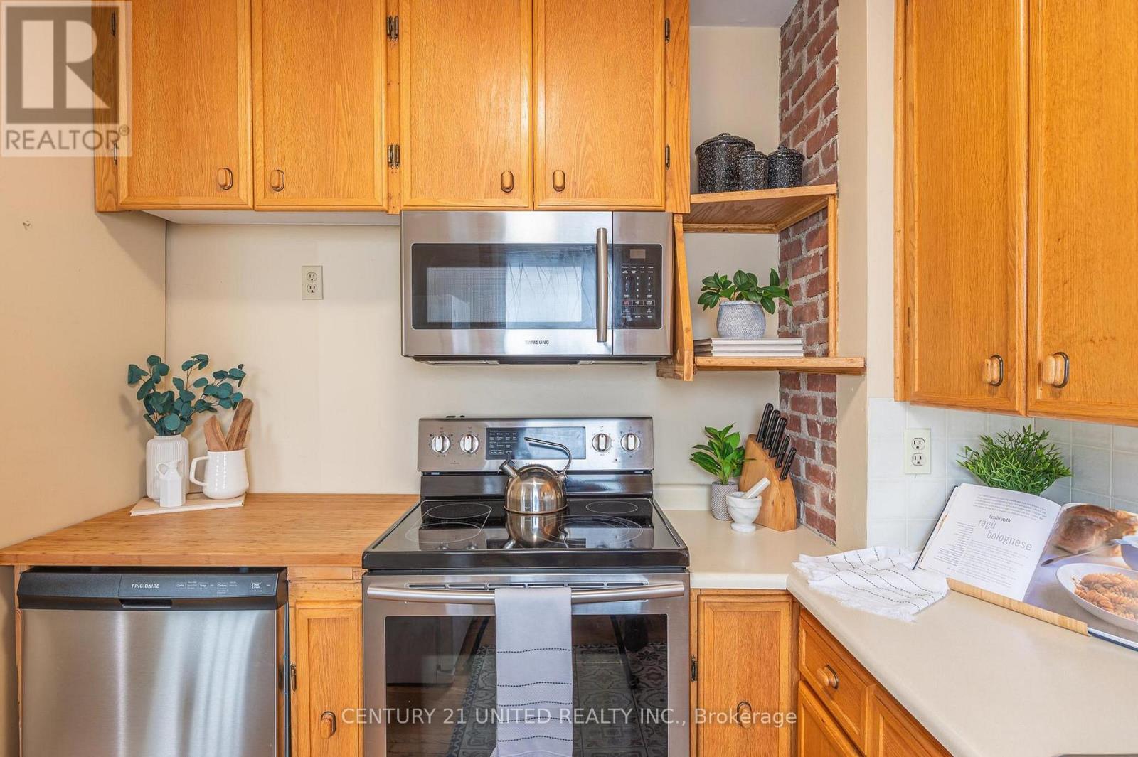 654 Monaghan Road, Peterborough South (West), Ontario  K9J 5J4 - Photo 6 - X12126633