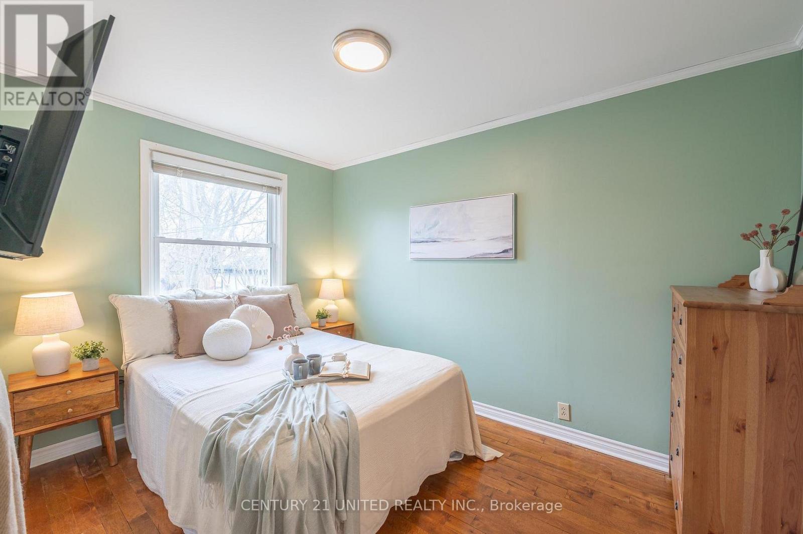 654 Monaghan Road, Peterborough South (West), Ontario  K9J 5J4 - Photo 7 - X12126633