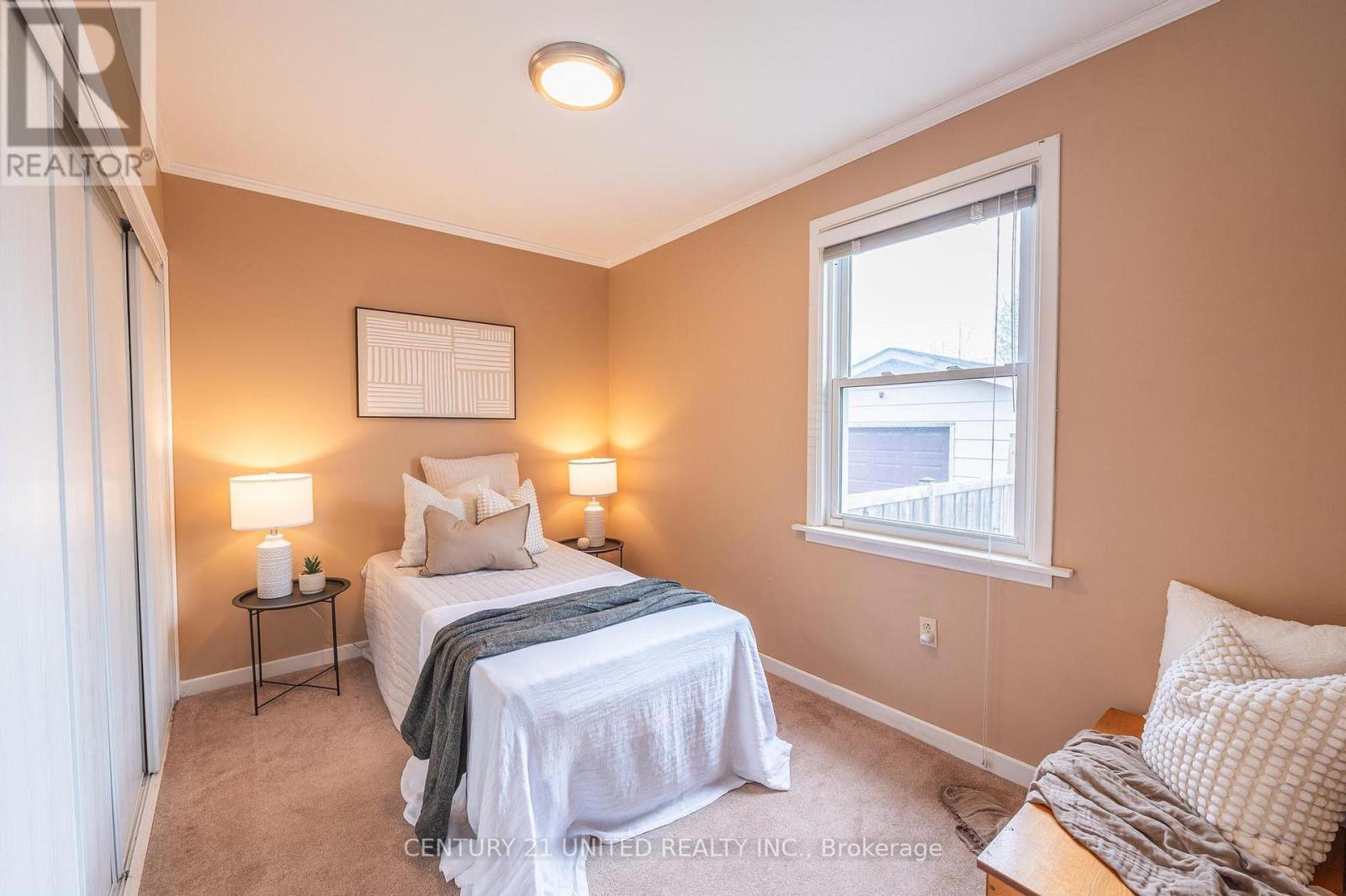 654 Monaghan Road, Peterborough South (West), Ontario  K9J 5J4 - Photo 8 - X12126633