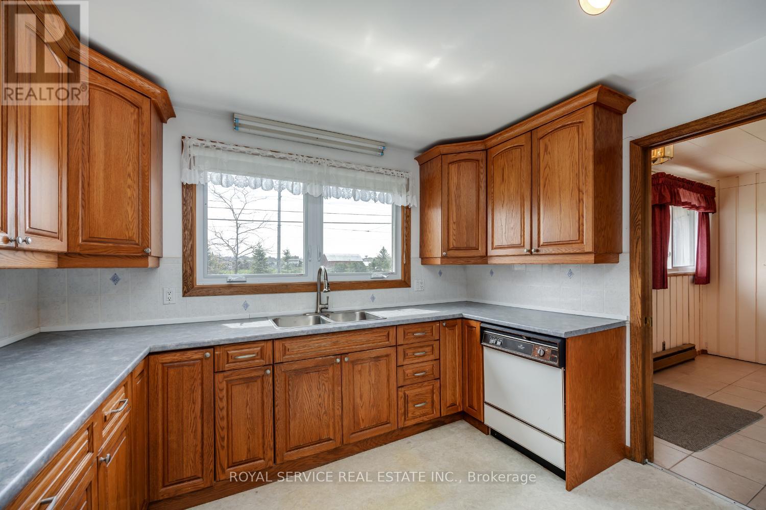 1146 Parkhill Road W, Peterborough North (North), Ontario  K9J 6X4 - Photo 10 - X12126700