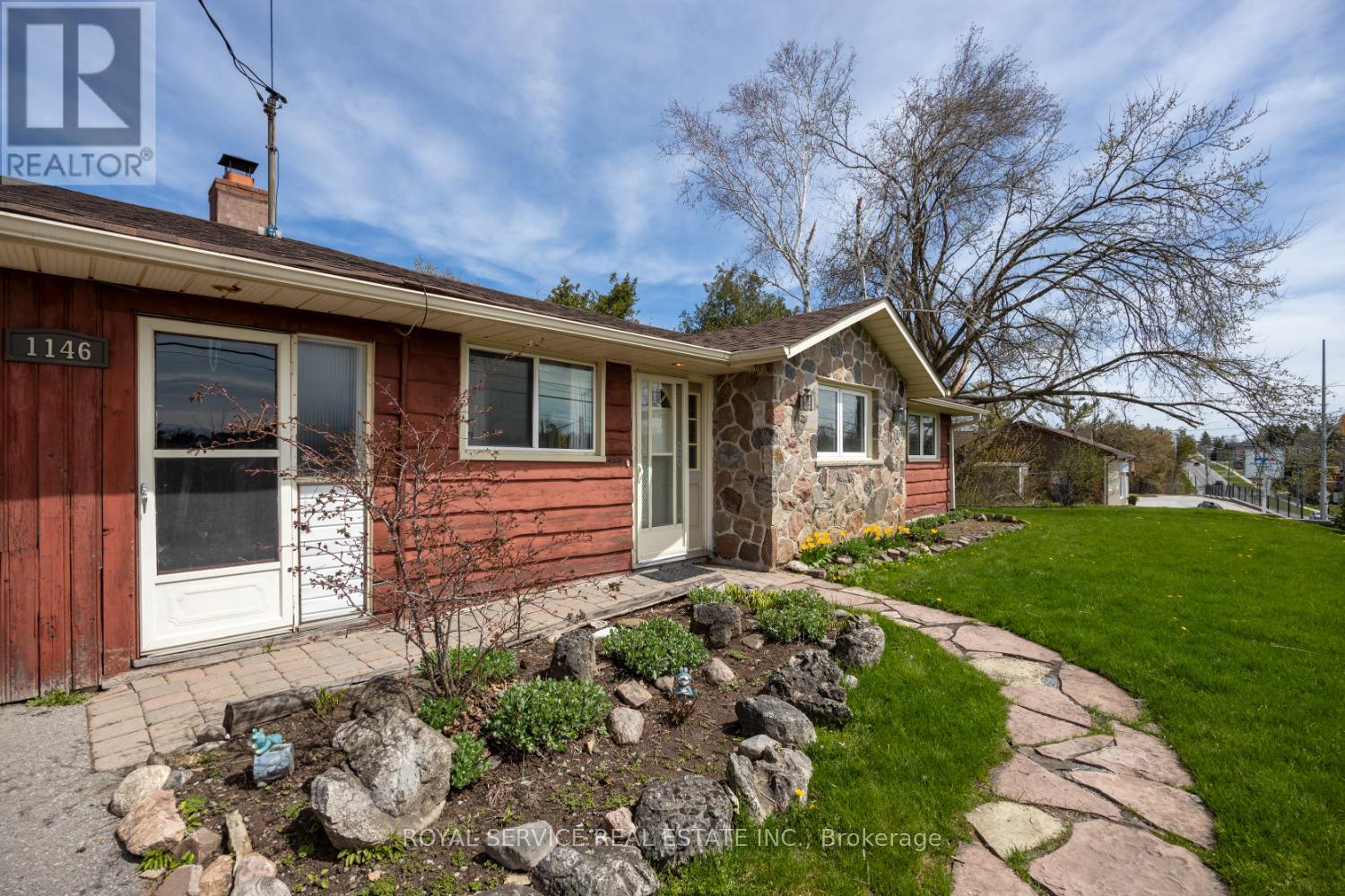 1146 Parkhill Road W, Peterborough North (North), Ontario  K9J 6X4 - Photo 3 - X12126700