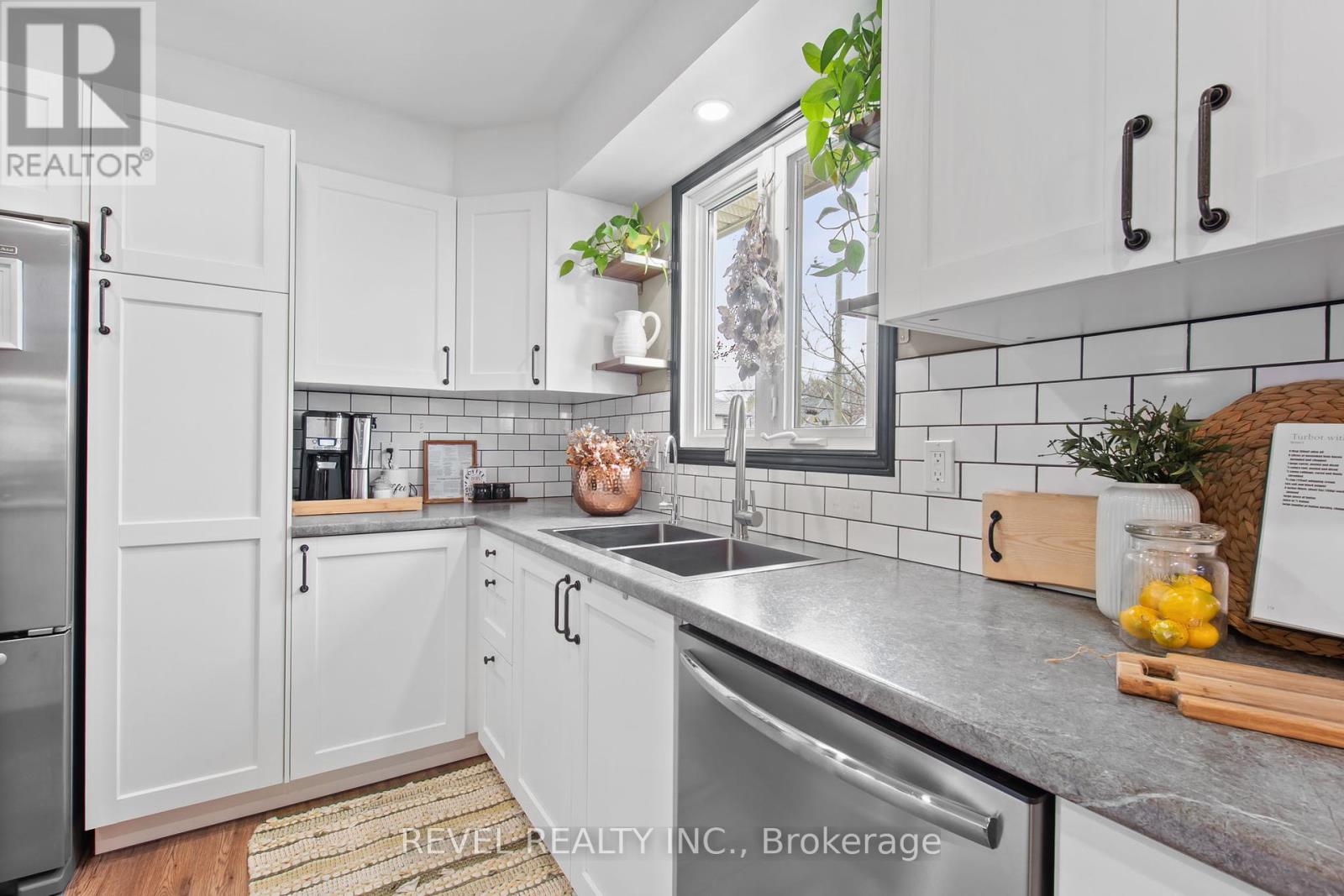22 St.paul Street, Kawartha Lakes (Lindsay), Ontario  K9V 1S4 - Photo 13 - X12126805
