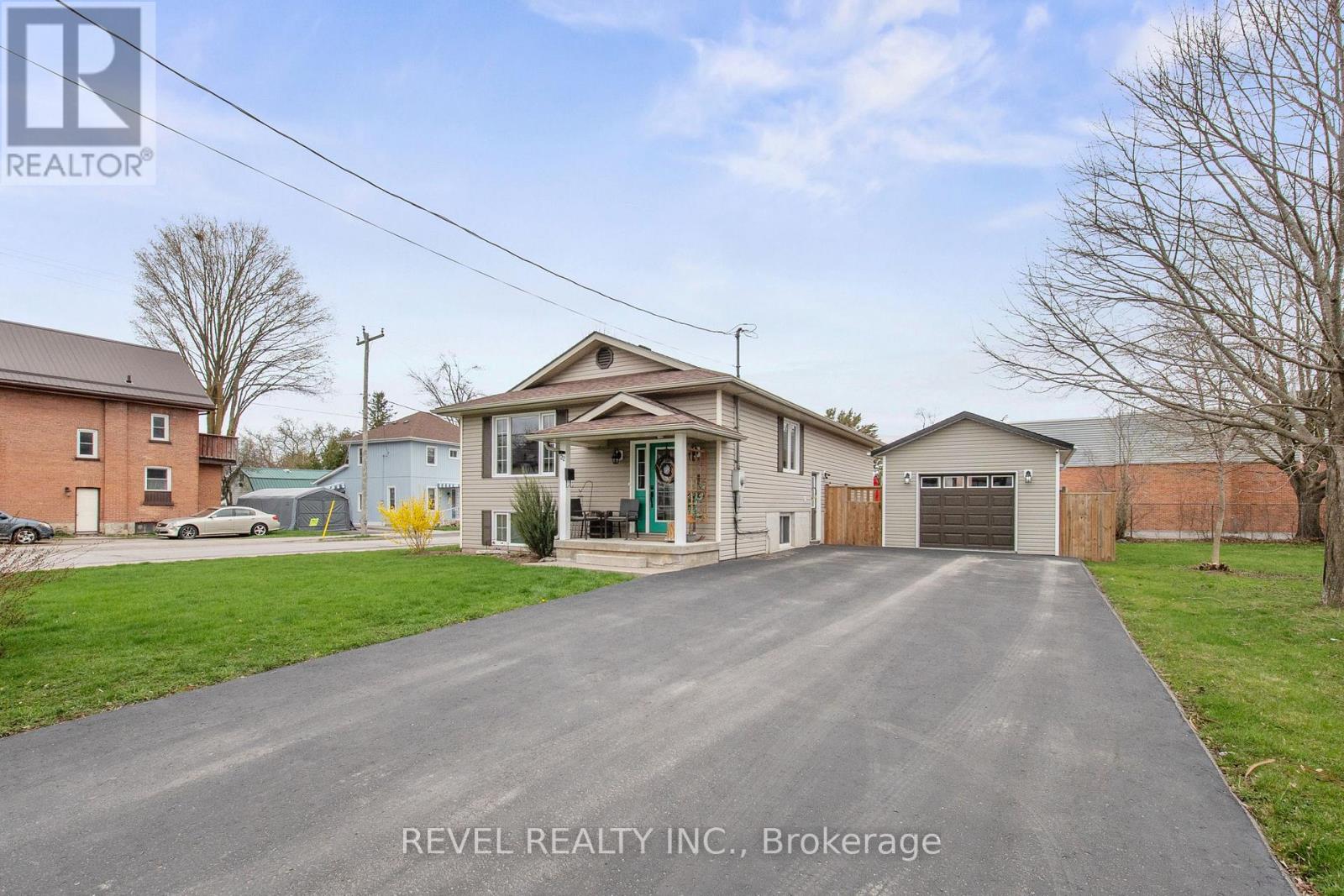 22 St.paul Street, Kawartha Lakes (Lindsay), Ontario  K9V 1S4 - Photo 2 - X12126805